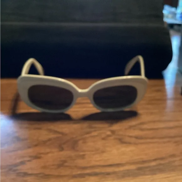 DONATED. XXX. Ray-ban retro sunglasses - Picture 2 of 3